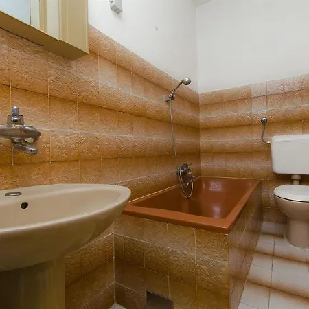 Apartment Ante Apartment